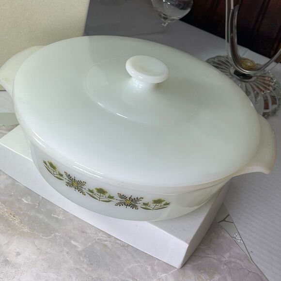 VTG Fire-King Meadow Green Casserole 1.5 QT with lid. - Picture 4 of 9